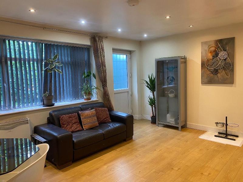 1-bed Unit 10 Minute Drive From Hellfire Caves image