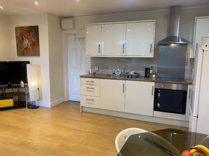 1-bed Unit 10 Minute Drive From Hellfire Caves image
