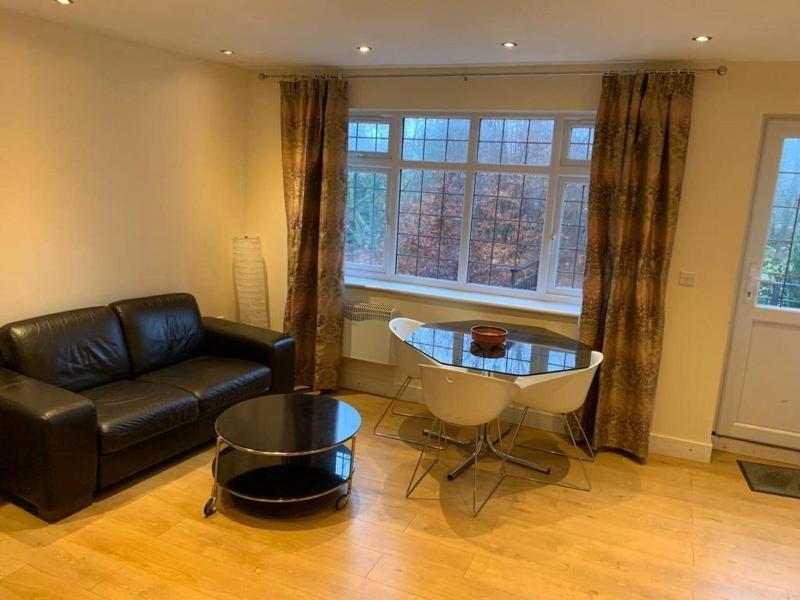1-bed Unit 10 Minute Drive From Hellfire Caves image