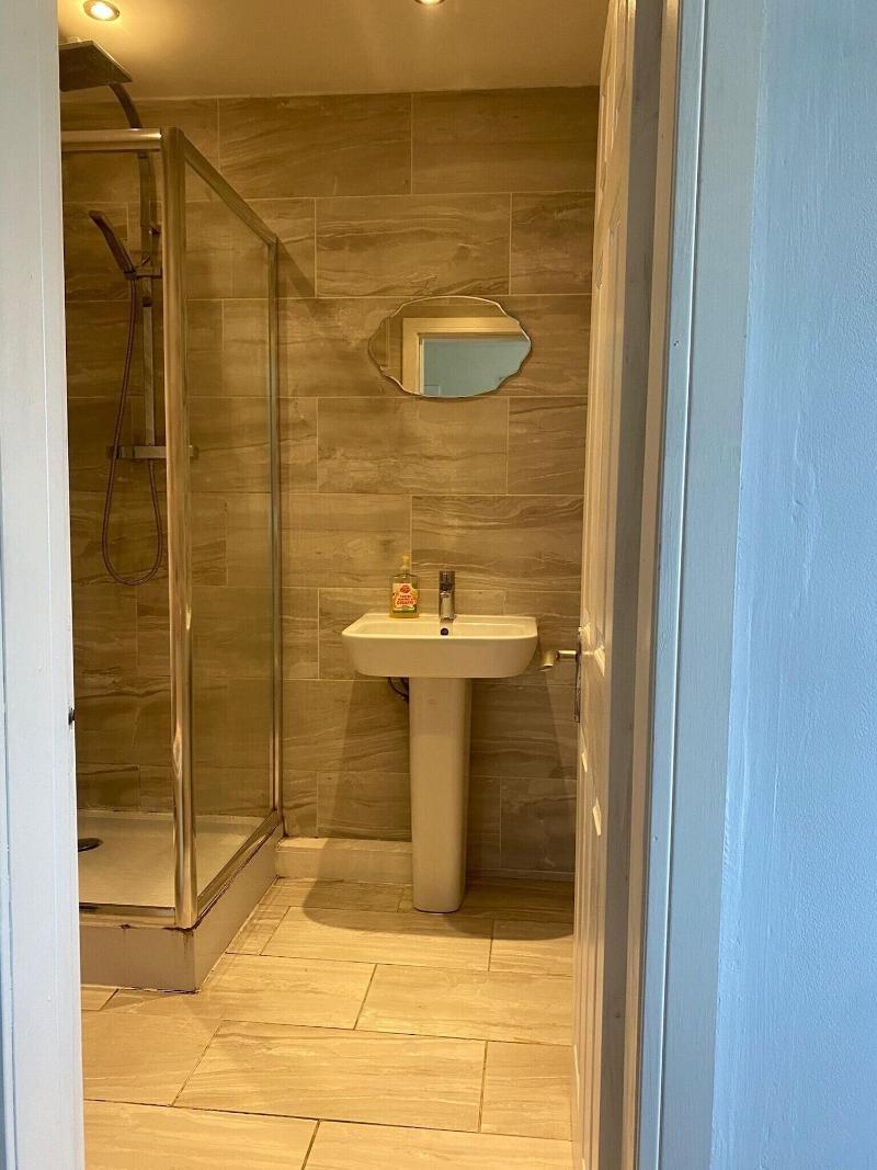 1-bed Unit 10 Minute Drive From Hellfire Caves image