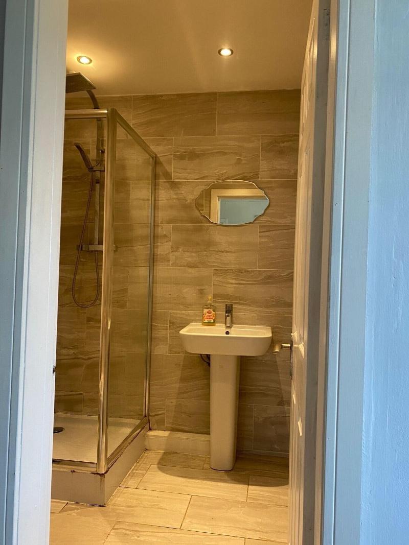 1-bed Unit 10 Minute Drive From Hellfire Caves image