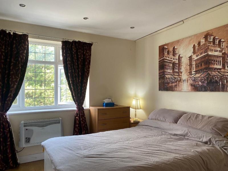 1-bed Unit 10 Minute Drive From Hellfire Caves image