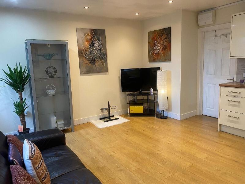 1-bed Unit 10 Minute Drive From Hellfire Caves image