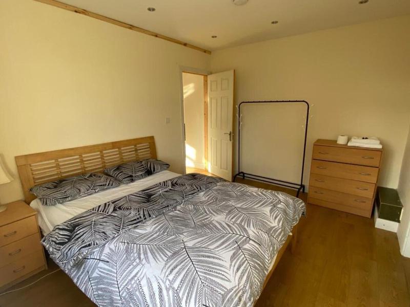 1-bed Unit 10 Minute Drive From Hellfire Caves image