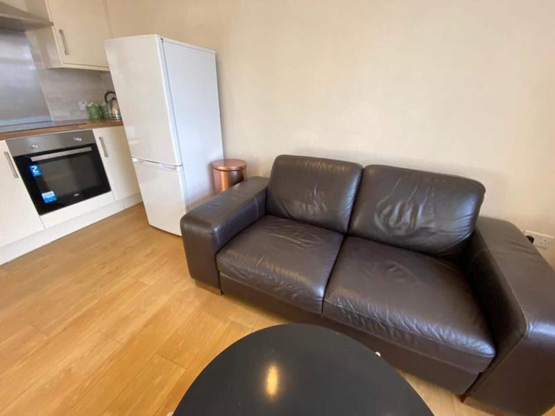1-bed Unit 10 Minute Drive From Hellfire Caves image