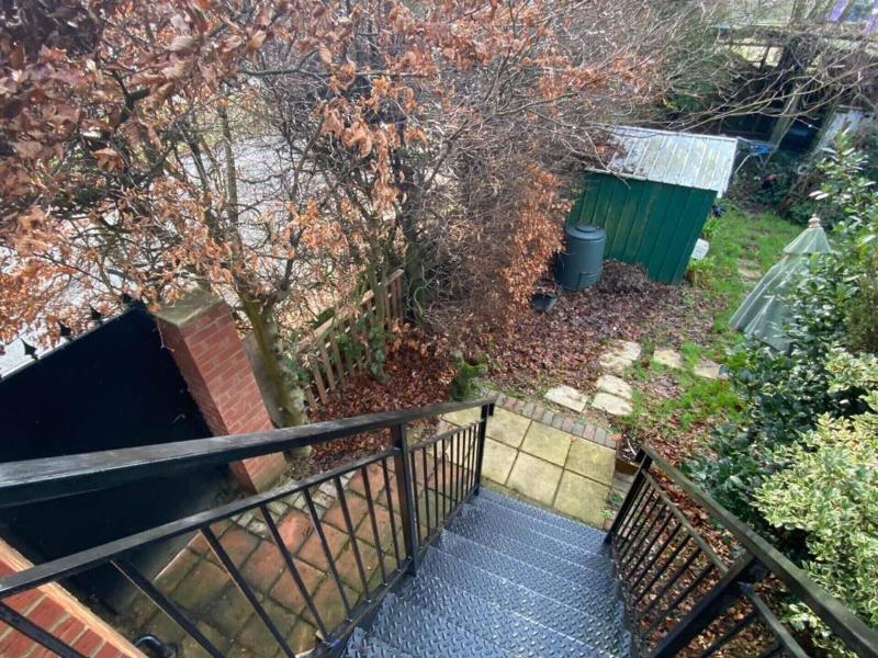 1-bed Unit 10 Minute Drive From Hellfire Caves image