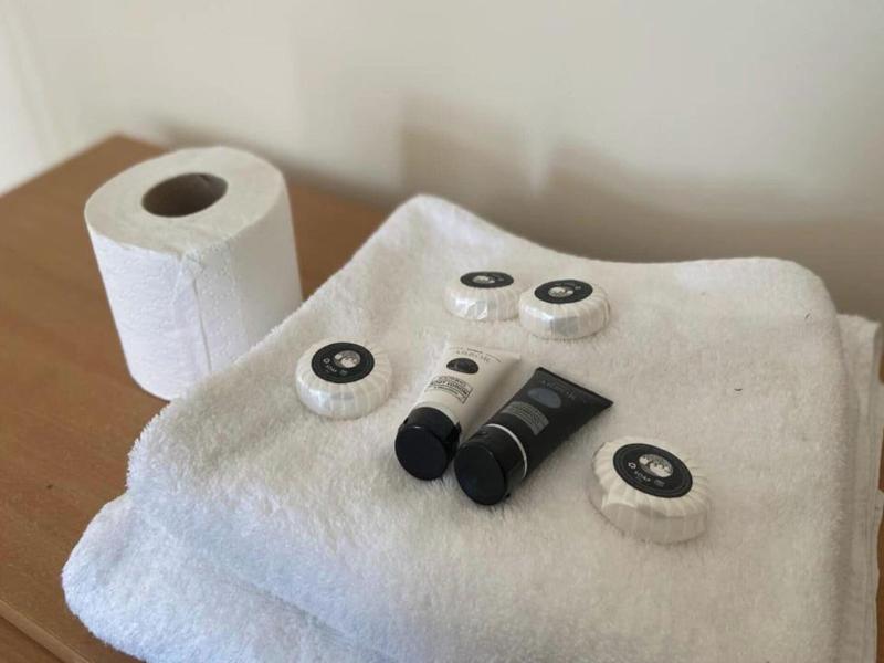1-bed Unit 10 Minute Drive From Hellfire Caves image
