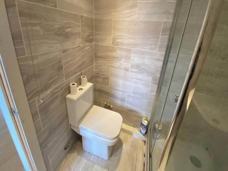 1-bed Unit 10 Minute Drive From Hellfire Caves image
