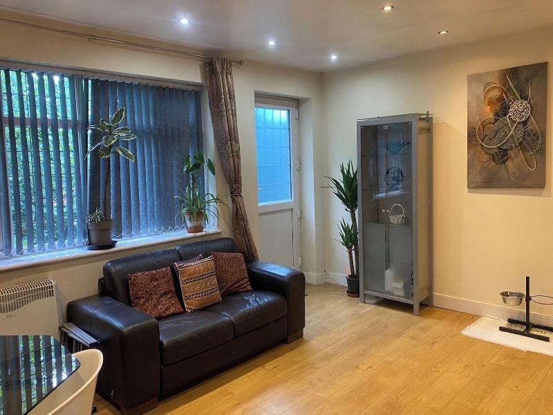 1-bed Unit 10 Minute Drive From Hellfire Caves image