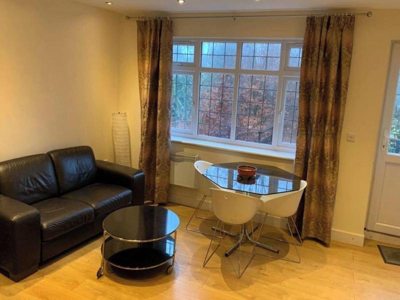 1-bed Unit 10 Minute Drive From Hellfire Caves image