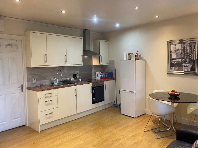 1-bed Unit 10 Minute Drive From Hellfire Caves image