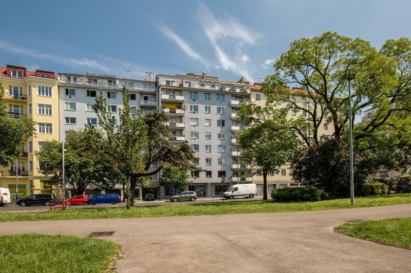Skyflats Vienna Ring View image