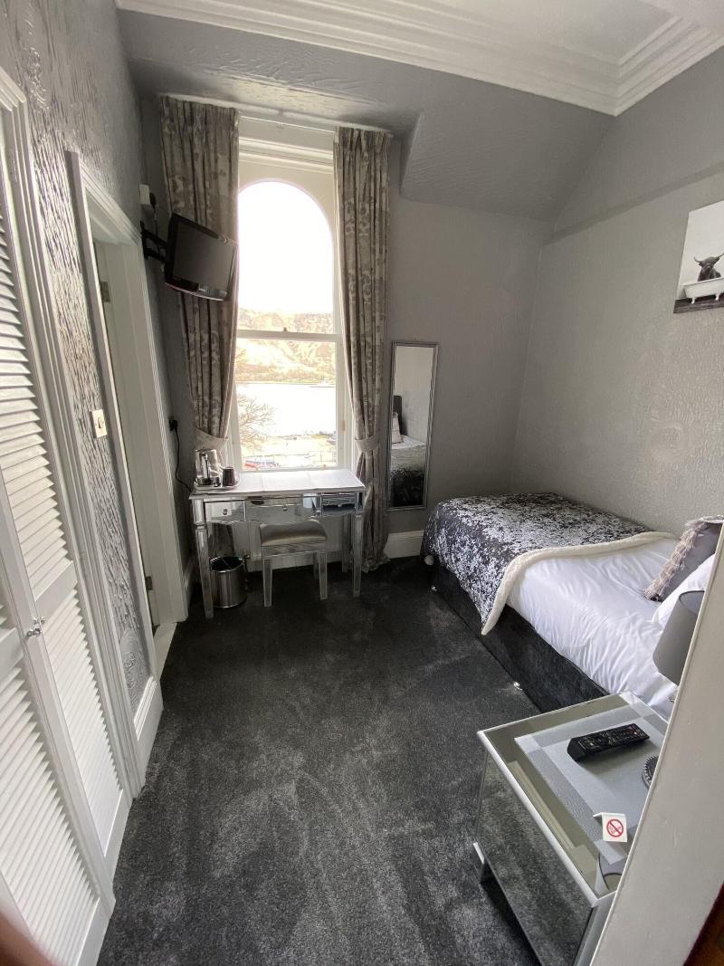 Ashburn House De Luxe B&B image