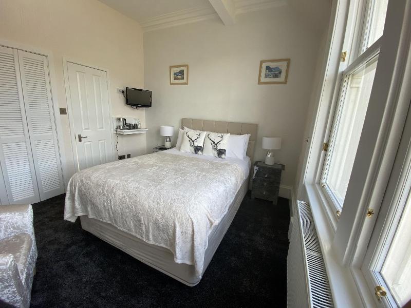 Ashburn House De Luxe B&B image