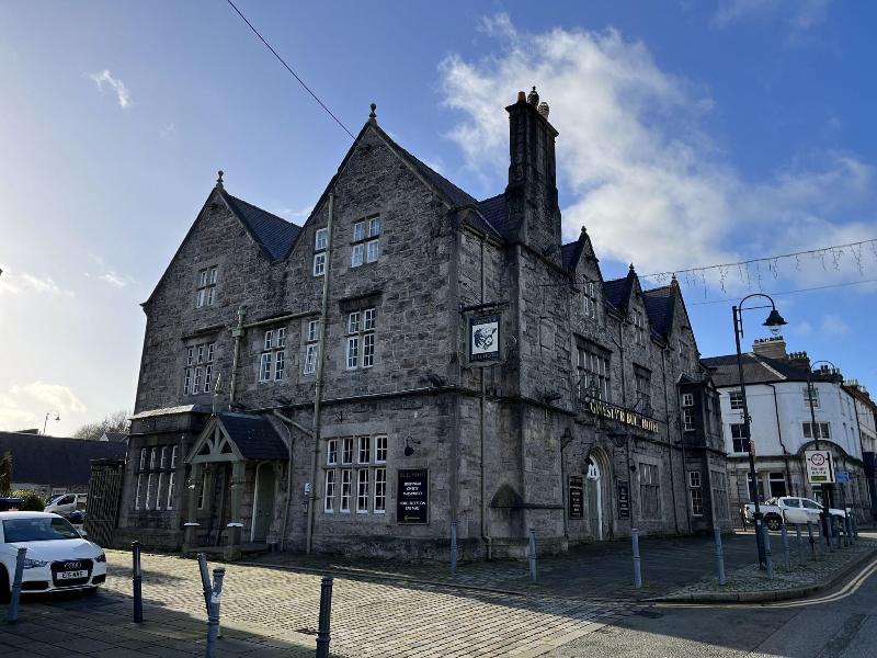 Bull Hotel image