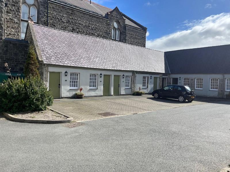 Bull Hotel image