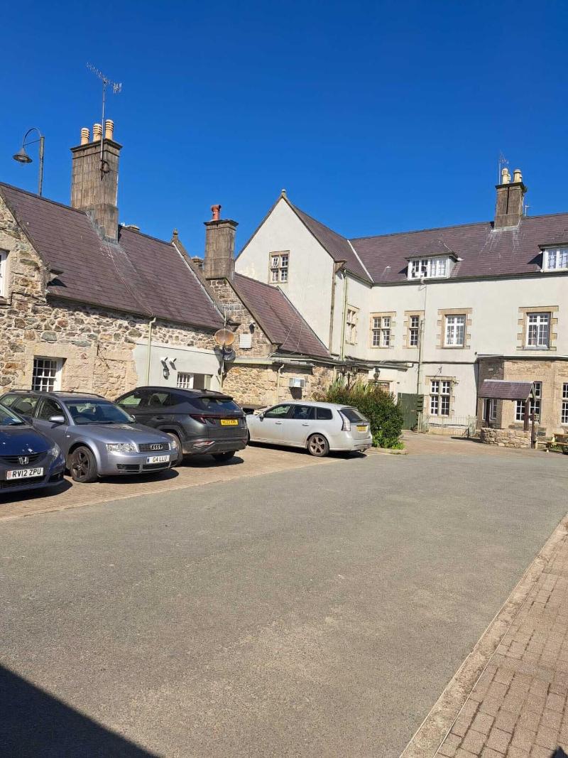 Bull Hotel image