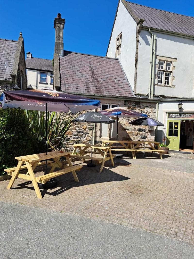 Bull Hotel image