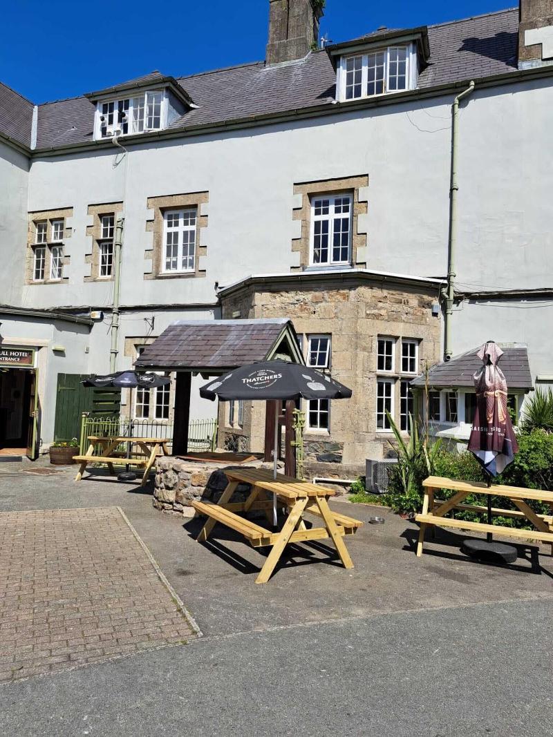 Bull Hotel image
