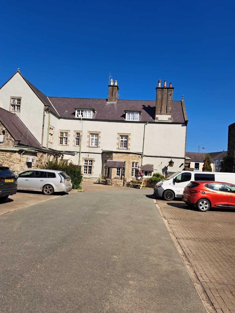 Bull Hotel image