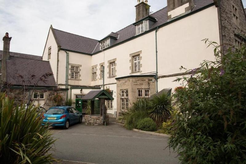 Bull Hotel image