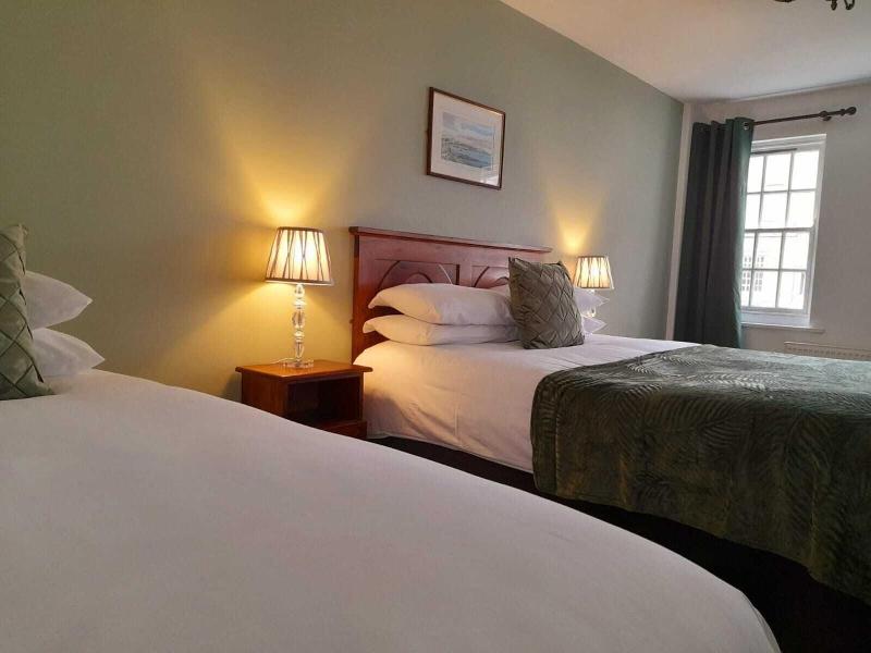 Bull Hotel image