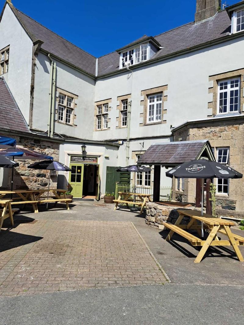 Bull Hotel image