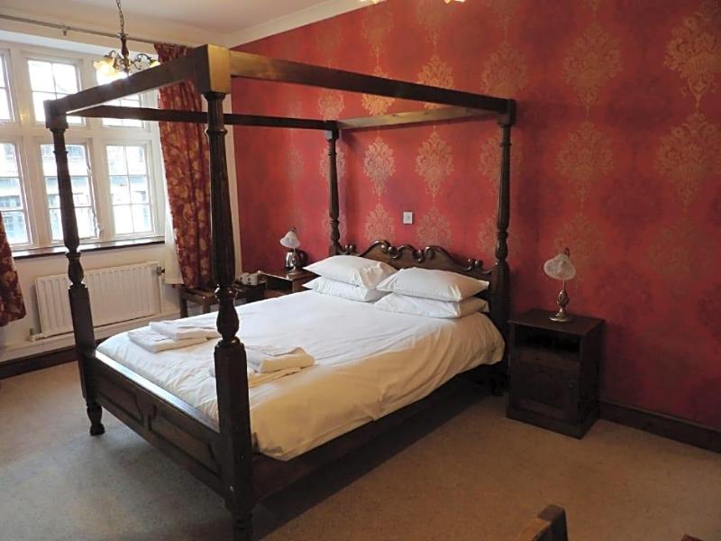 Bull Hotel image