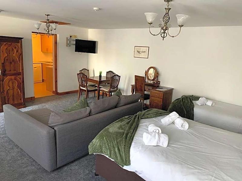 Bull Hotel image