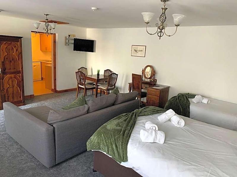 Bull Hotel image