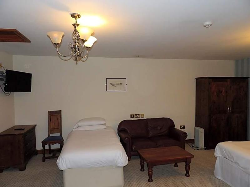 Bull Hotel image