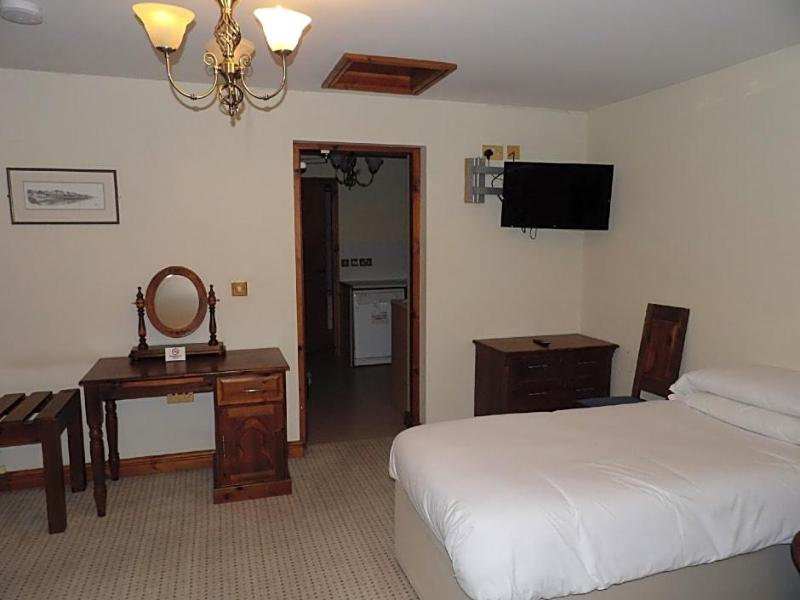 Bull Hotel image
