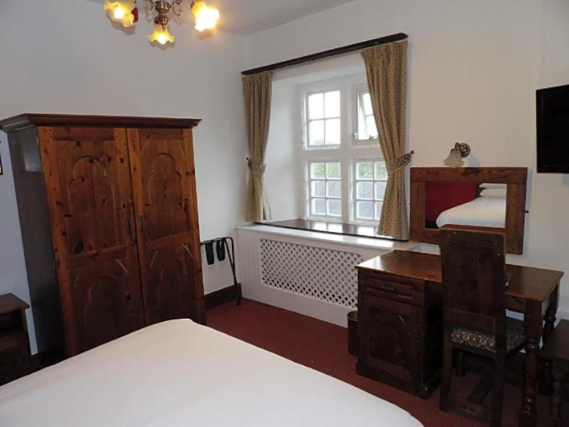 Bull Hotel image