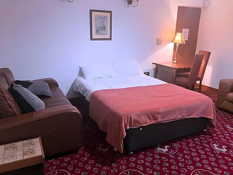 Bull Hotel image