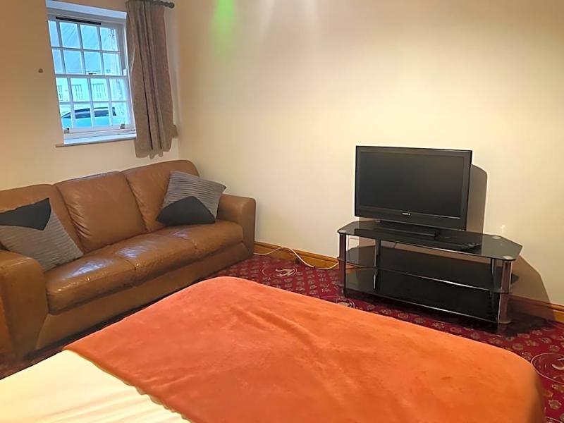 Bull Hotel image