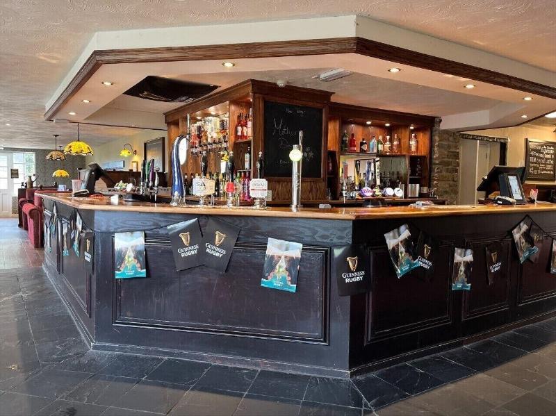 Bar & Lounge