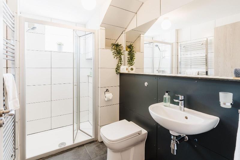 Design Suites Lytham image