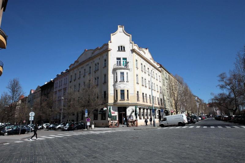 City Castle Aparthotel image