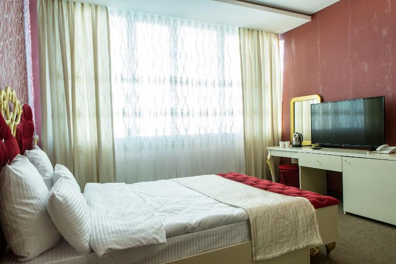 Raymond Hotel image