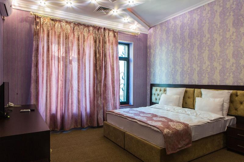 Raymond Hotel image