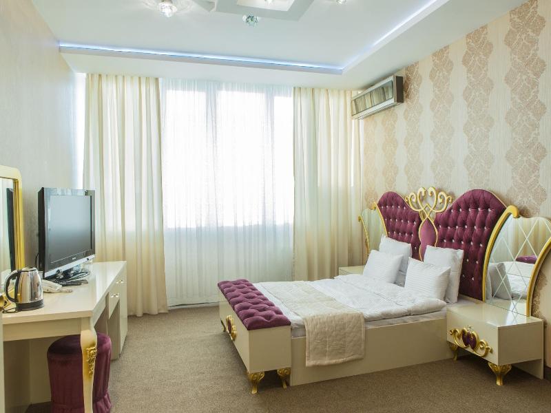 Raymond Hotel image