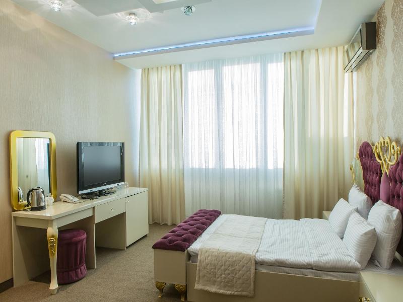 Raymond Hotel image
