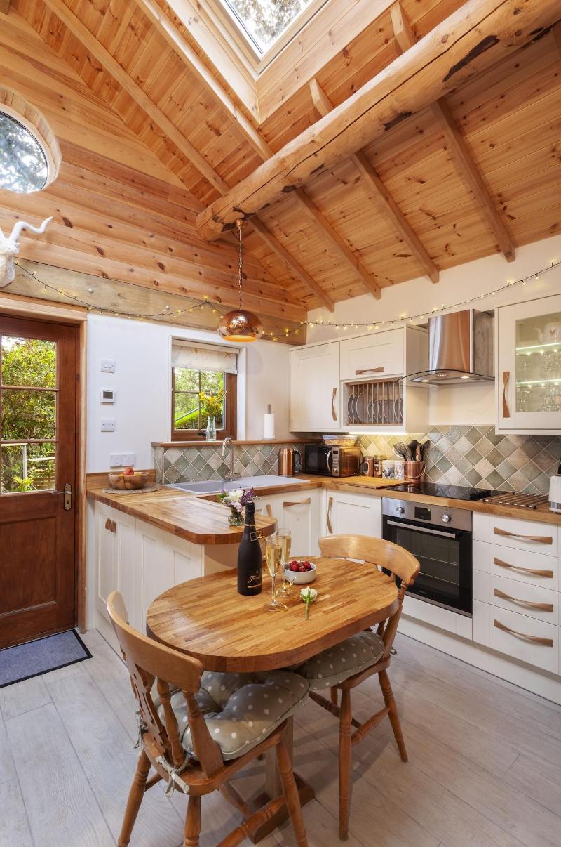 Porthole Log Cabin image
