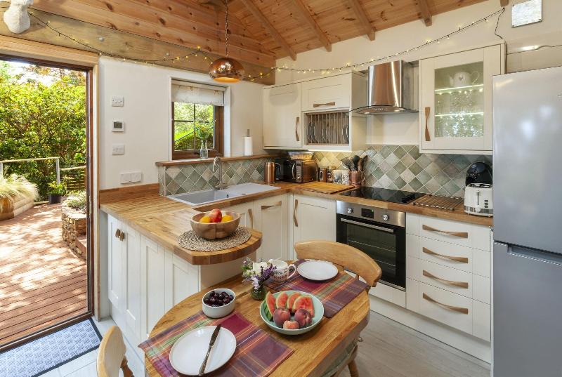 Porthole Log Cabin image