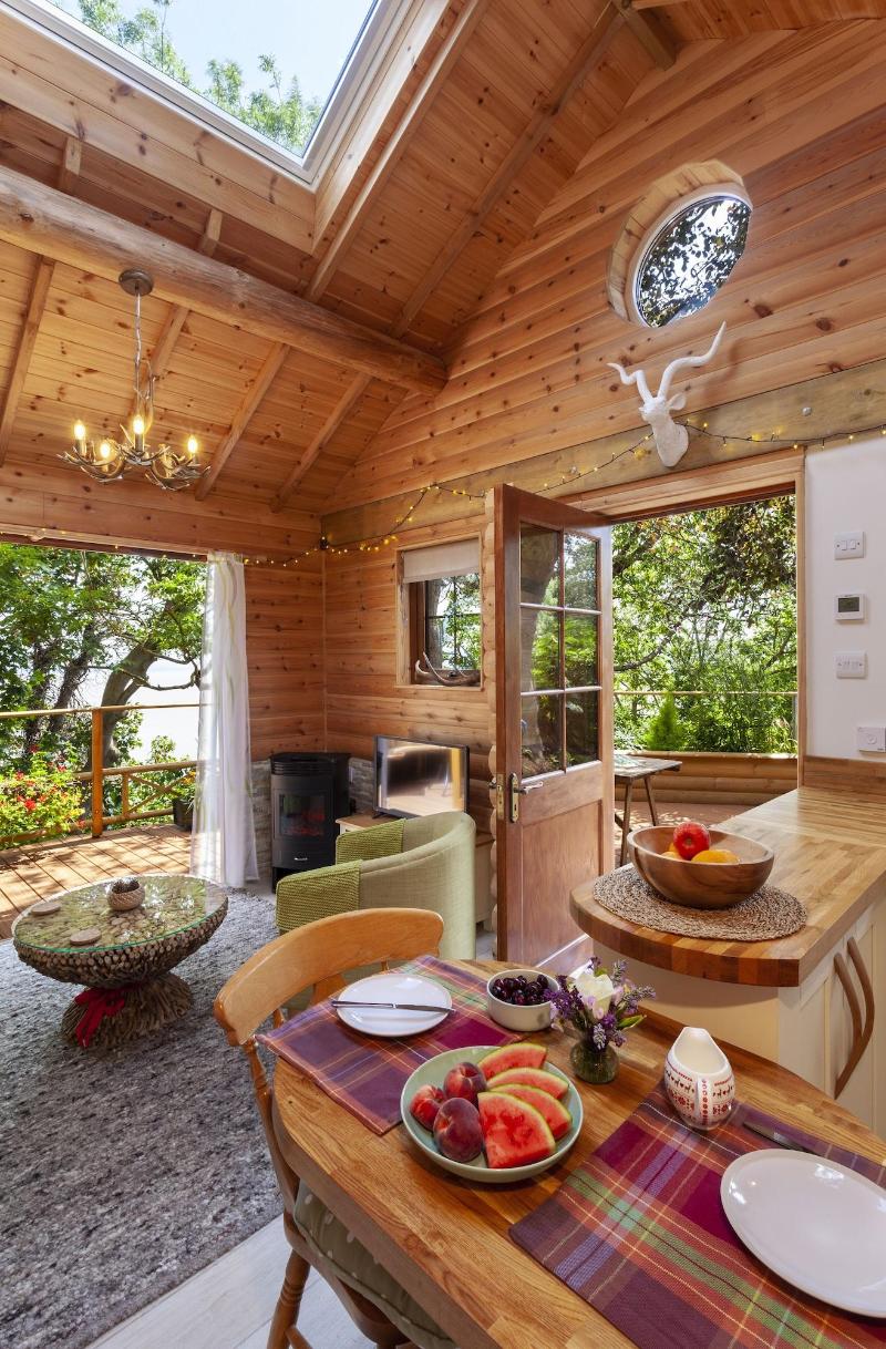 Porthole Log Cabin image