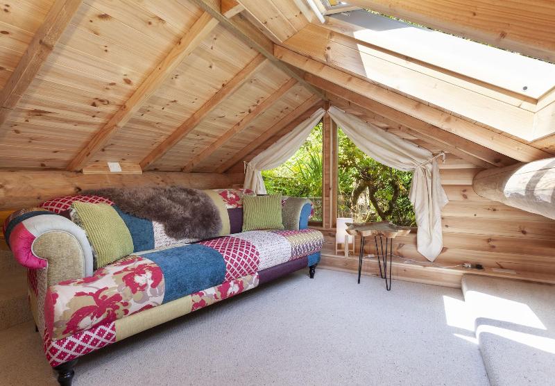 Porthole Log Cabin image