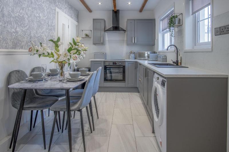 Newell Hill Cottage - 3 Bedroom - Tenby image