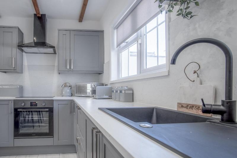 Newell Hill Cottage - 3 Bedroom - Tenby image