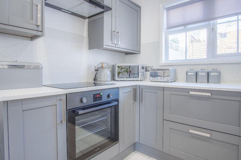 Newell Hill Cottage - 3 Bedroom - Tenby image