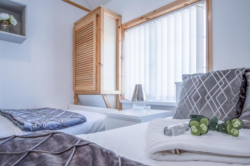 Newell Hill Cottage - 3 Bedroom - Tenby image